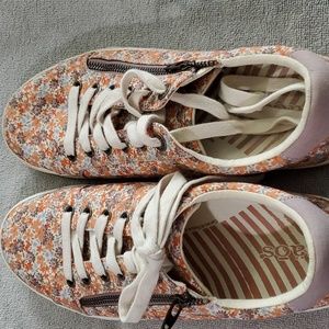 Cute Taos tennis shoes